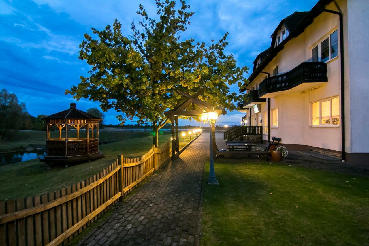 Butenas Hotel Tyla Биржай Экстерьер фото